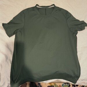 Men’s M lululemon soft jersey tee